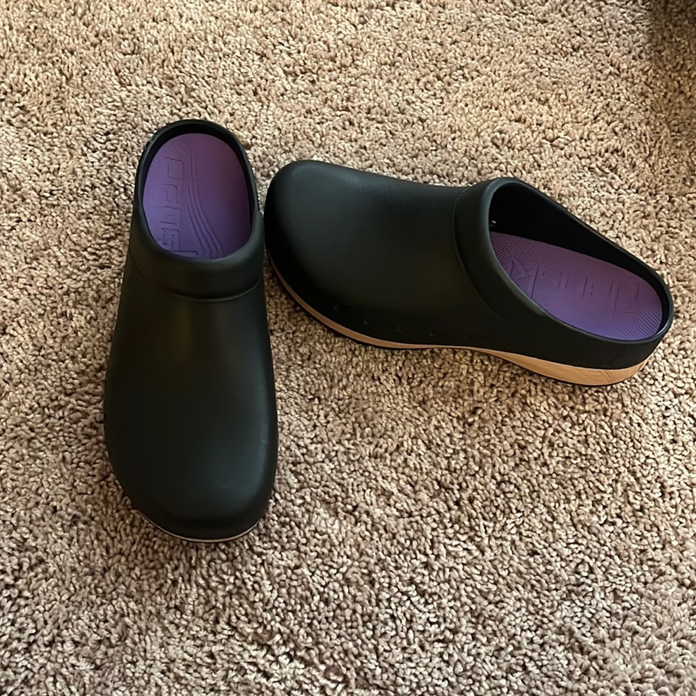 Black dansko kane slip on shoes